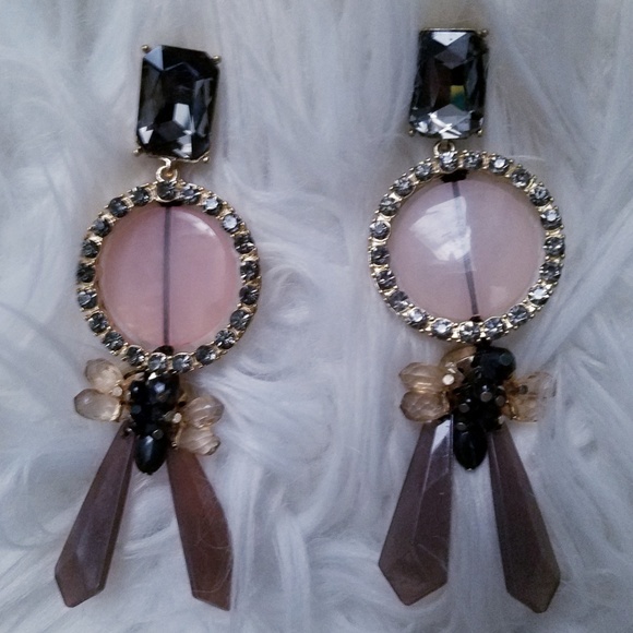 Beautiful earrings! - Picture 2 of 2